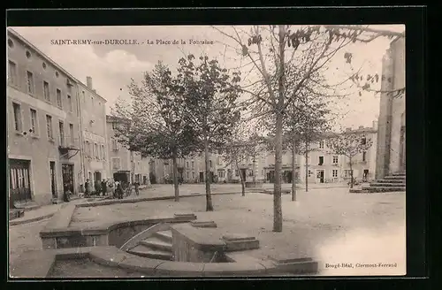 AK Saint-Rémy-sur-Durolle, La Place de la Fontaine