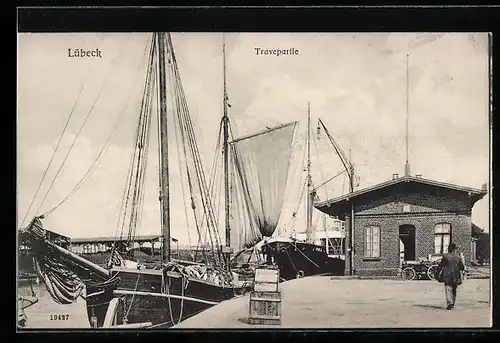 AK Lübeck, Travepartie mit Segelschiffen und Ufergebäude