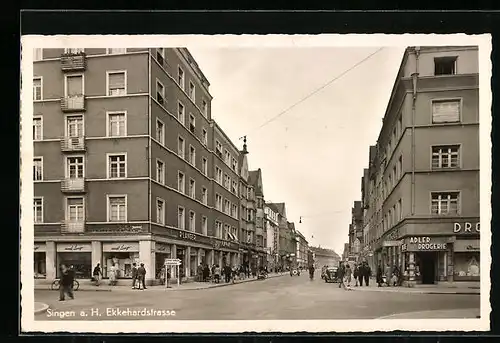 AK Singen a. H., Ekkehardstrasse mit Geschäft R. Langer und Adler Drogerie