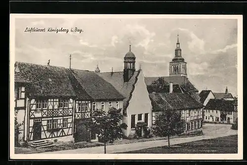 AK Königsberg / Bayern, Häuserpartie mit Kirchturm