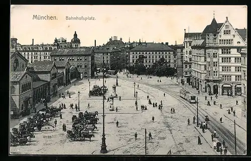 AK München, Strassenbahn auf dem Bahnhofsplatz