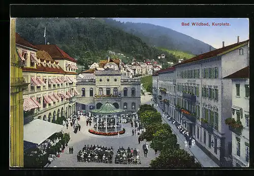 AK Bad Wildbad, der Kurplatz mit Passanten