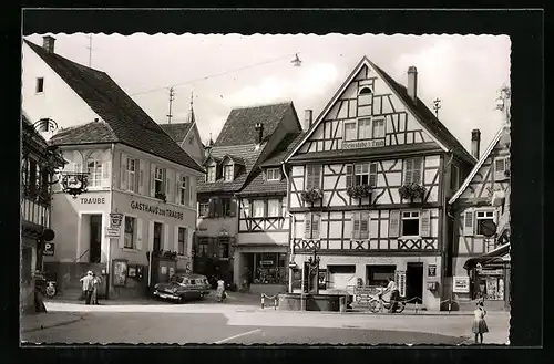 AK Gernsbach im Murgtal, Strassenpartie mit Gasthaus zur Traube