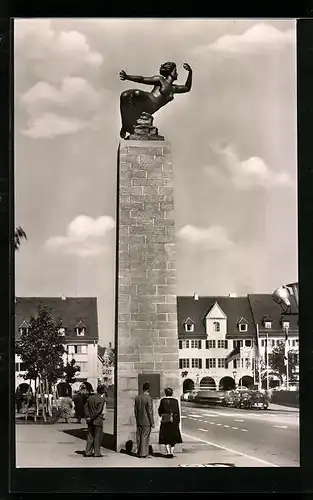 AK Freudenstadt /Schwarzwald, Gedenksäule am Marktplatz