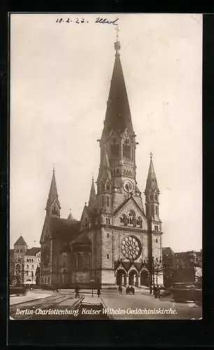 AK Berlin-Charlottenburg, Strassenpartie mit der Kaiser Wilhelm-Gedächtniskirche