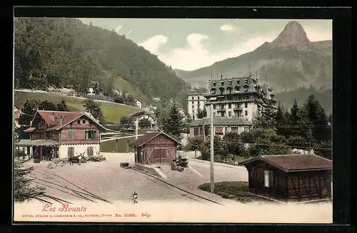 AK Les Avants, Partie am Bahnhof mit Teilansicht und Gebirge im Hintergrund