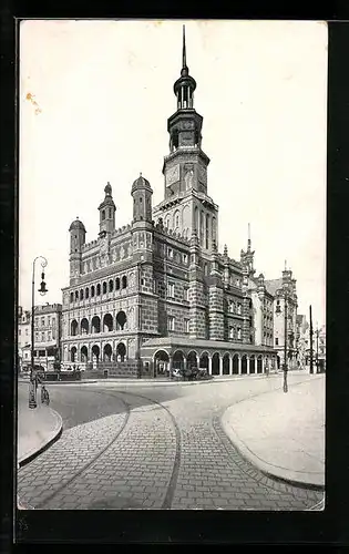 AK Posen / Poznan, Strassenpartie mit Rathaus