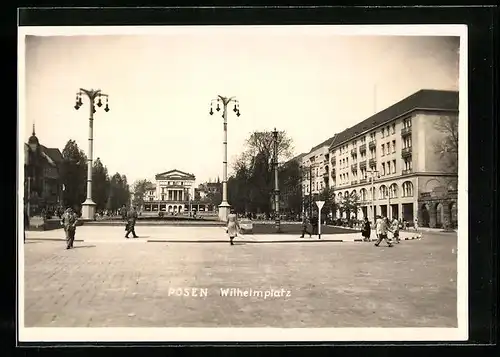 AK Posen, Wilhelmplatz mit Passanten