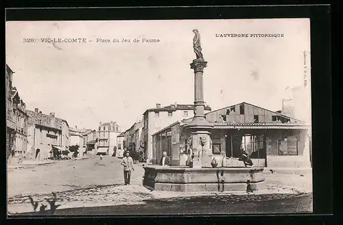 AK Vic-le-Comte, Place du Jeu de Paume