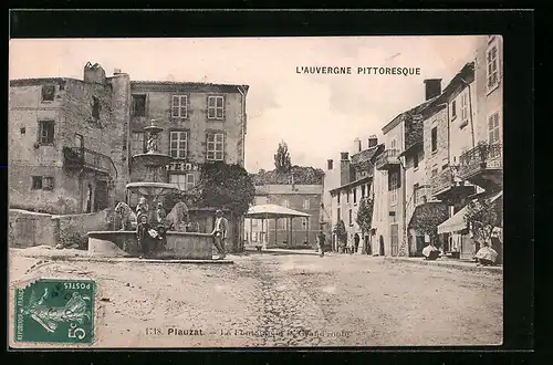 AK Plauzat, La Fontaine et la Grand`route