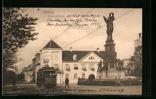 AK Freiburg, Strassenbahn am Siegesdenkmal