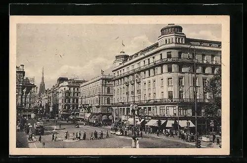 AK Wien, Kärntnerstrasse mit Passanten und Hotel