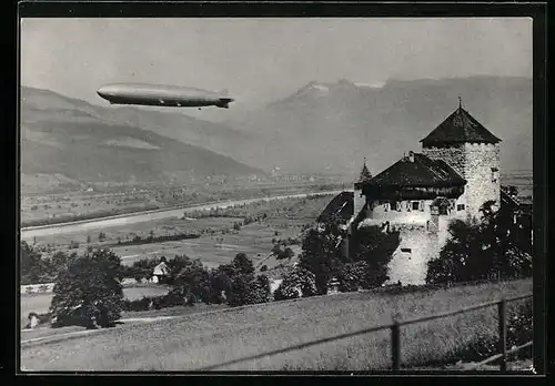 AK Vaduz, LZ 127 Graf Zeppelin über dem Rheintal