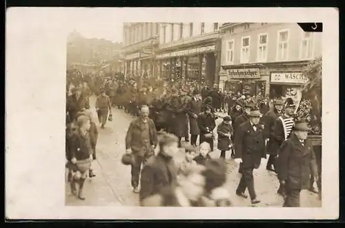 Foto-AK Wien, Josef Krestan Taschnerwaren, Kalvarienberggasse 52