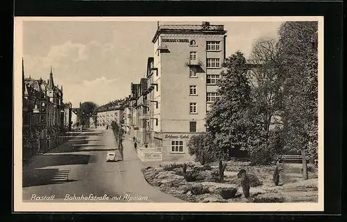 AK Rastatt, Bahnhofstrasse mit Schloss-Hotel und Alpinum