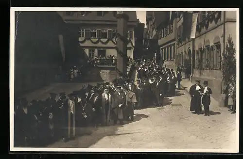 AK Tübingen, 450 jähr. Jubiläum der Landes-Universität 1477-1927, Festzug in der Strasse Münzgasse