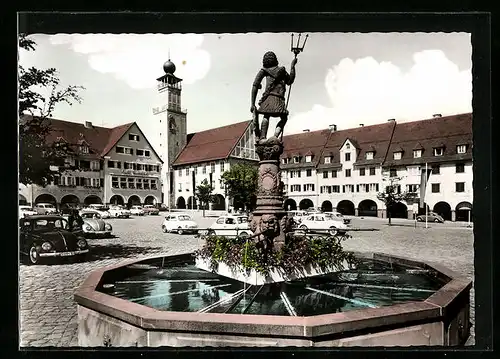 AK Freudenstadt /Schwarzwald, Oberer Marktplatz, Rathaus und Marktbrunnen
