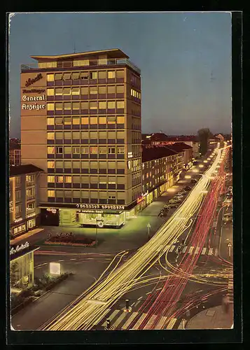 AK Reutlingen, Karlstrasse mit Hochhaus in der Abenddämmerung
