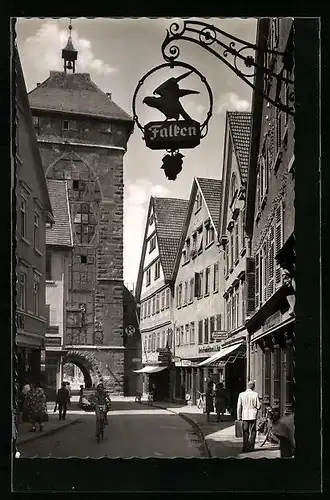 AK Reutlingen /Württ., Strassenpartie mit Tübinger Tor