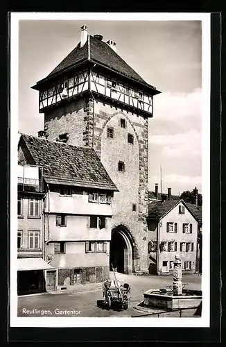 AK Reutlingen, Ortspartie mit Gartentor