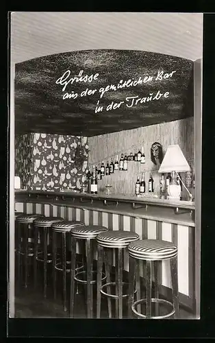 Foto-AK Waldhausen i. R., Gasthaus-Bar Die Traube, Innenansicht