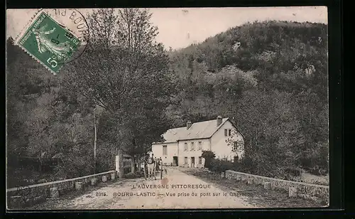 AK Bourg-Lastic, Vue prise du pont sur le Chavanan