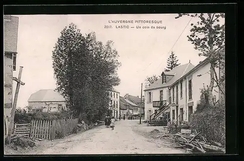 AK Lastic, Un coin du bourg