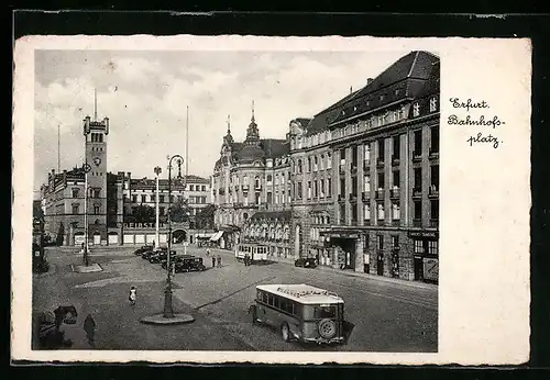AK Erfurt, Bahnhofsplazt mit Hotel Erfurter Hof und Strassenbahn