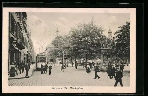 AK Hanau a. M., Marktplatz mit Strassenbahn