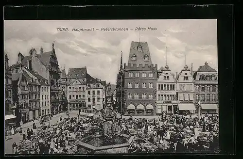 AK Trier, Hauptmarkt, Petersbrunnen und Rotes Haus mit Strassenbahn
