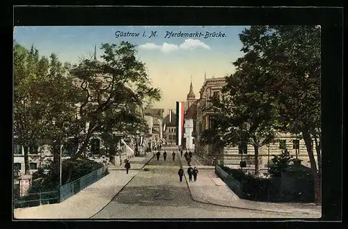 AK Güstrow i. M., Strasse zur Pferdemarkt-Brücke