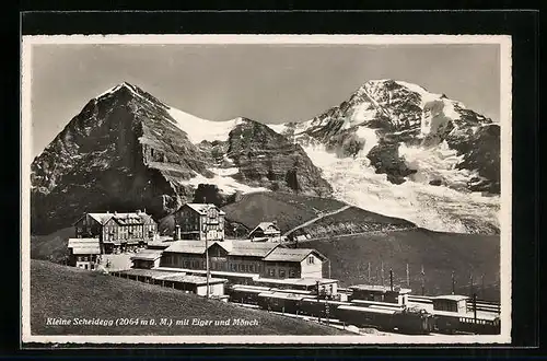 AK Kleine Scheidegg, Bergbahn am Bahnhof mit Eiger und Mönch