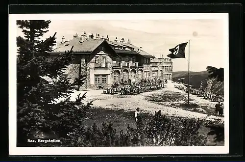 AK Rax, Bergstation der Bergbahn und flagge
