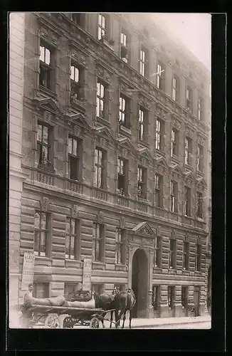 Foto-AK Wien, Fuhrwerk vor einem Haus in der Stauraczgasse