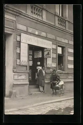 Foto-AK Wien, Papier & Schreibwaren und Schuhmacher Michalek, Frauengasse 7