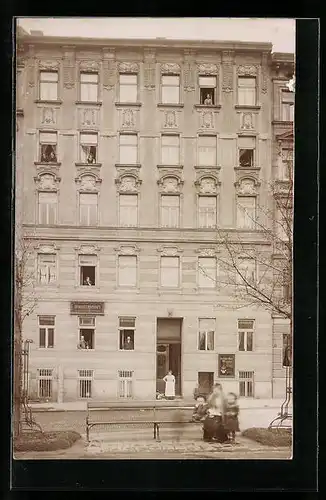 Foto-AK Wien, Wohnhaus, Lerchenfeldergürtel 38