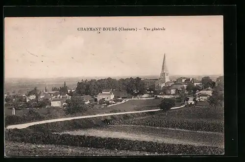AK Charmant Bourg, Charente, Vue Generale, L`Eglise