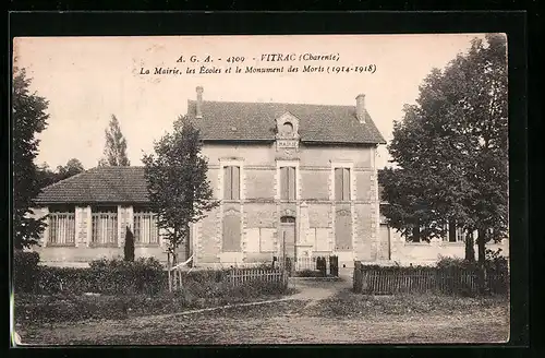 AK Vitrac, Charente, Le Mairie, les Eoles et le Monument des Morts 1914-1918