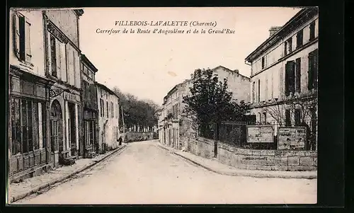AK Villebois-Lavalette, Charente, Carrefour de la Route d`Angouleme et de la Grand`Rue