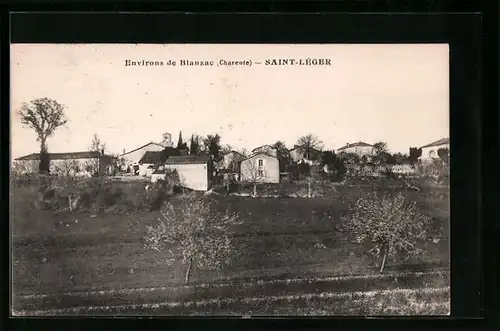 AK Saint-Leger, Montmoreau, Blick auf die kleine Ortschaft auf dem Hügel