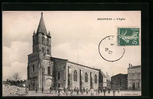 AK Segonzac, Passanten vor der Kirche