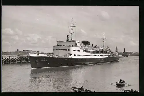 AK Passagierschiff Prinz Albert im Hafen vor der Stadt