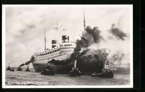 AK Rotterdam, das Passagierschiff S.S. Nieuw Amsterdam von Schleppern umgeben