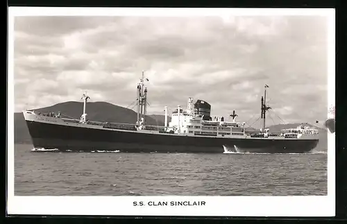 AK Passagierschiff S.S. Clan Sinclair, in voller Fahrt vor der Küste