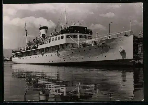 AK Passagierschiff Partizanka P/b im Hafen der Stadt