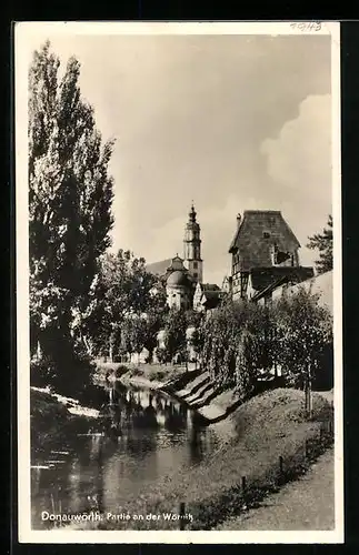 AK Donauwörth, Partie am Ufer der Wörnitz, Blick zur Kirche