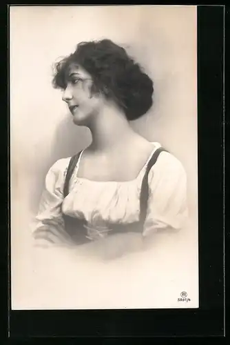 Foto-AK RPH Nr. 5951 /4: Junge Frau im Dirndl