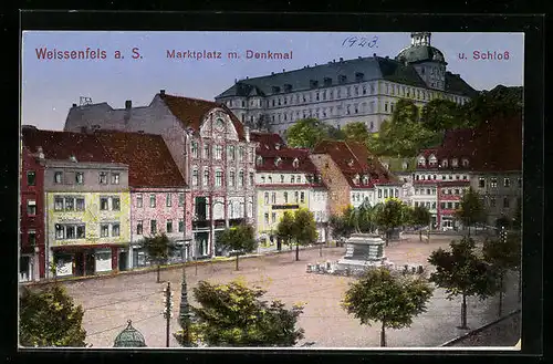 AK Weissenfels a. S., Marktplatz mit Denkmal und Schloss