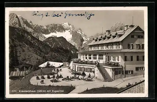 AK Garmisch, Gasthaus Kreuzeckhaus mit Zugspitze