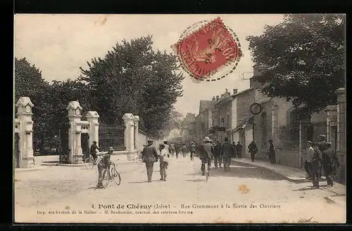 AK Pont-de-Chéruy, Rue Grammont á la Sortie des Ouvriers